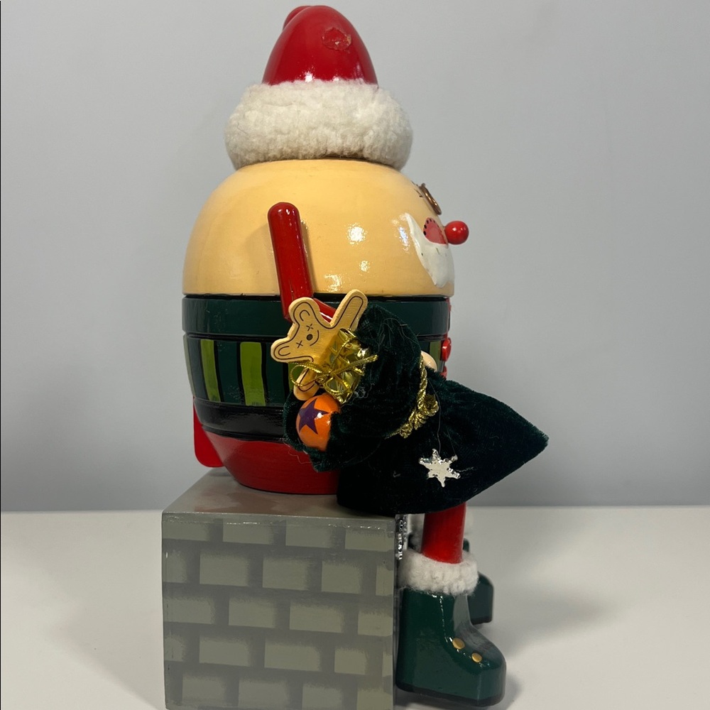 Nanette Hilton Vintage 2012 Red Santa‎ Humpty Dumpty Holiday Nutcracker Figurine - Picture 4 of 9